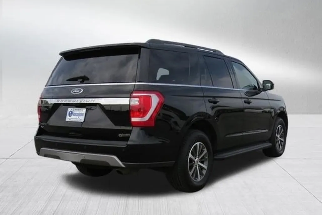 2021 Ford Expedition XLT photo 1