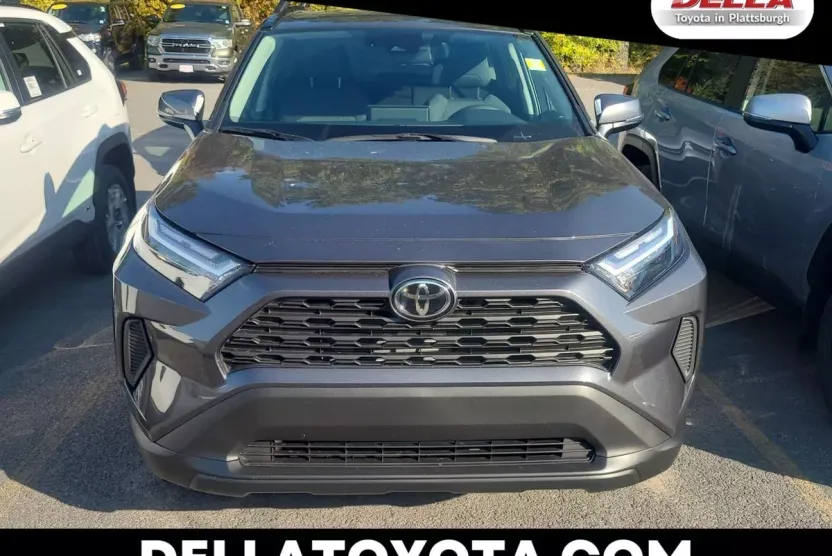 2025 Toyota RAV4 XLE photo 1