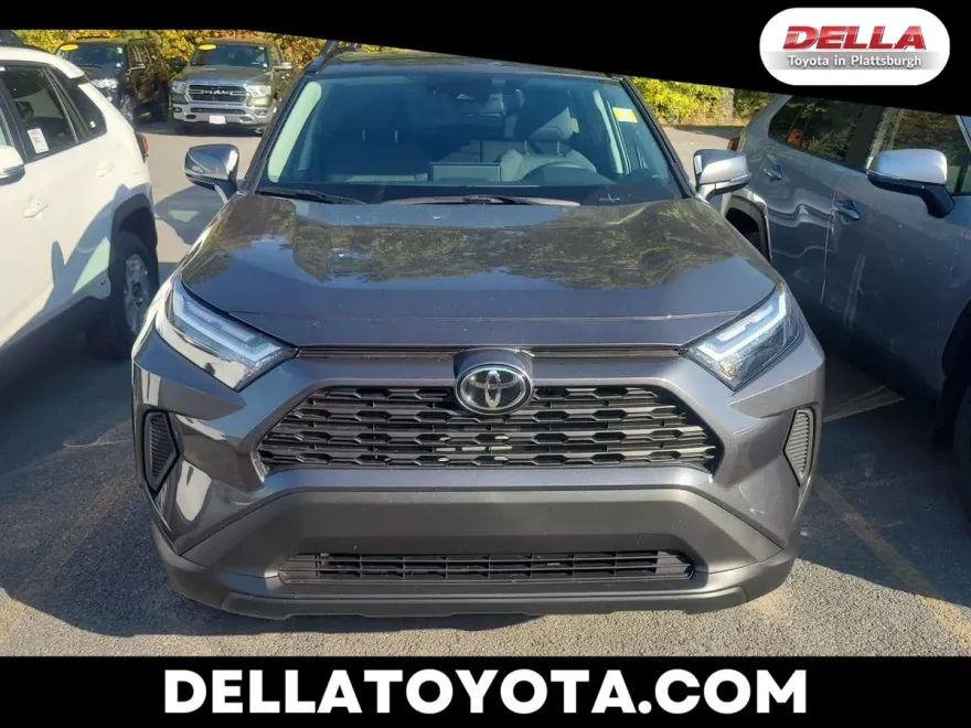 2025 Toyota RAV4 XLE photo 1