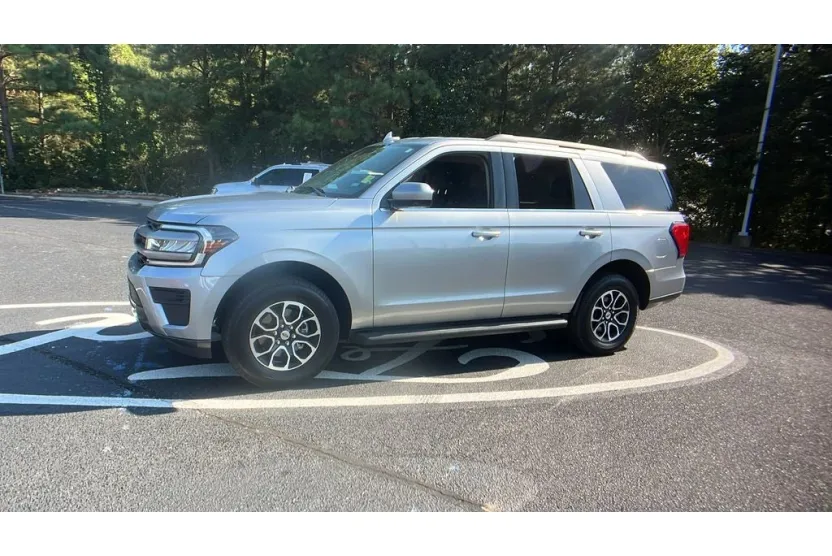 2024 Ford Expedition XLT photo 1