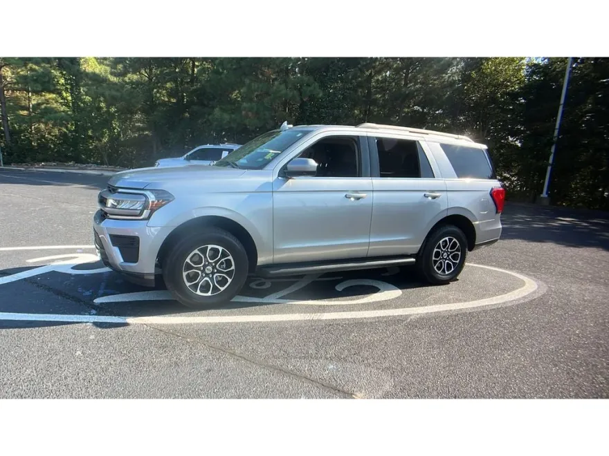 2024 Ford Expedition XLT photo 1