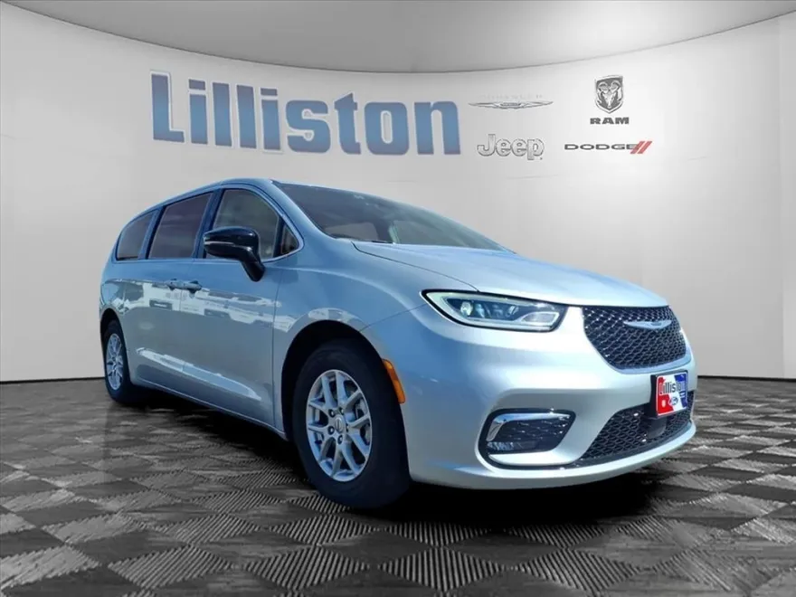 2024 Chrysler Pacifica Touring L photo 1