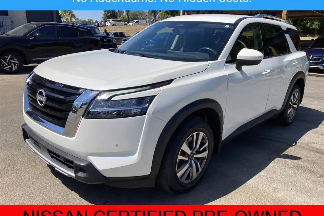 2023 Nissan Pathfinder SL photo 1