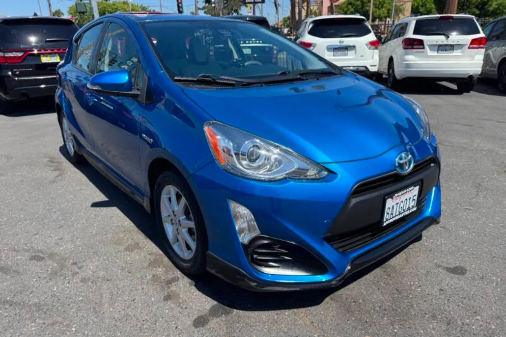 2017 Toyota Prius C One Two Three Four photo 1