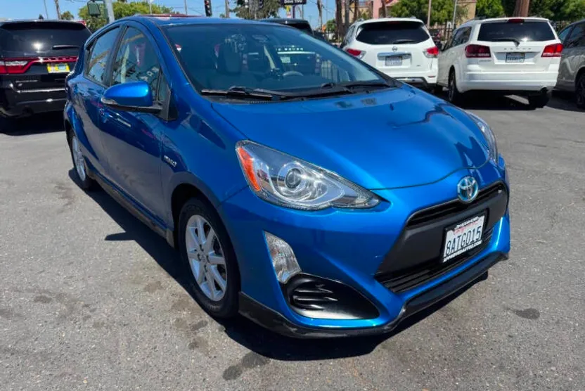 2017 Toyota Prius C One Two Three Four photo 1