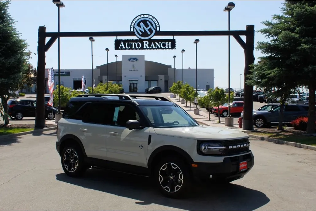 2025 Ford Bronco Sport Outer Banks photo 1