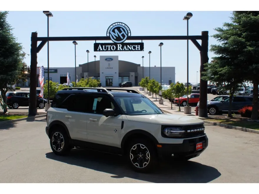 2025 Ford Bronco Sport Outer Banks photo 1