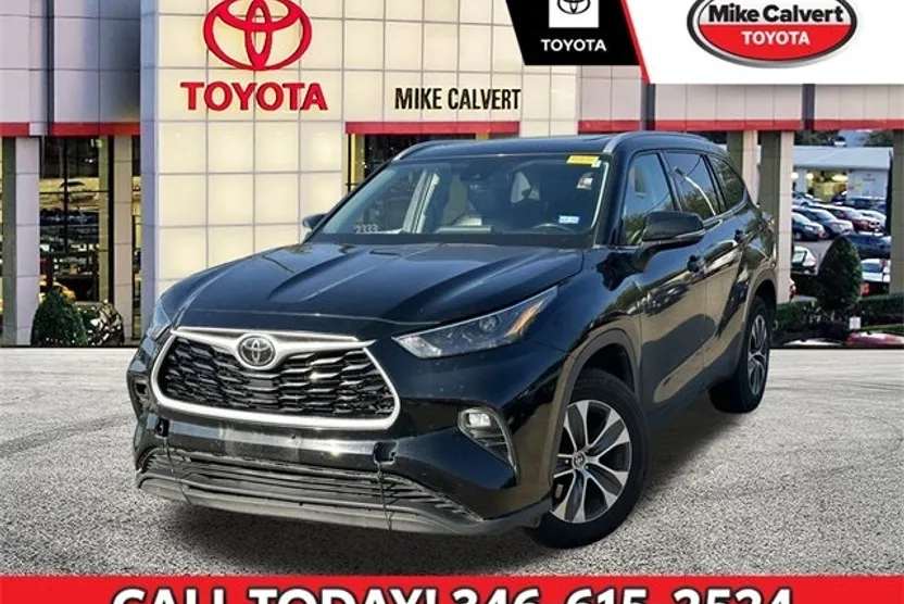 2022 Toyota Highlander XLE photo 1