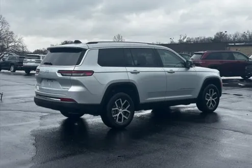 2024 Jeep Grand Cherokee Limited photo 3