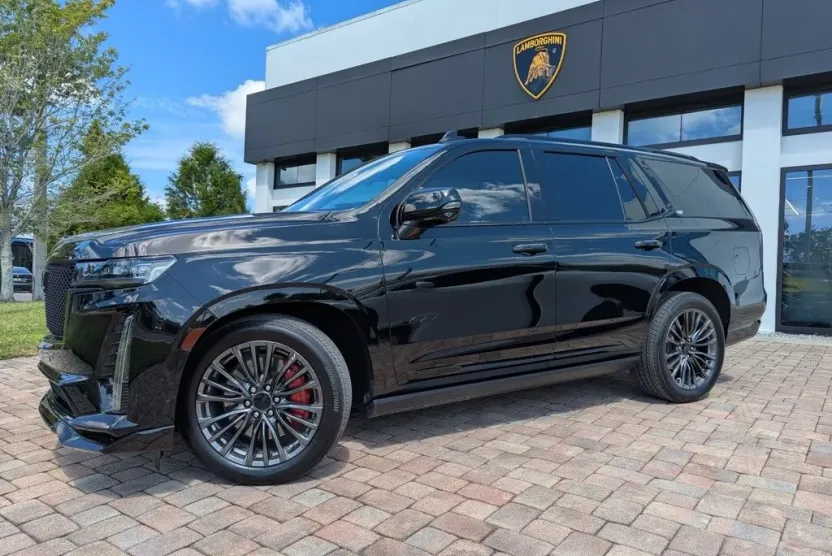 2023 Cadillac Escalade V-Series photo 1
