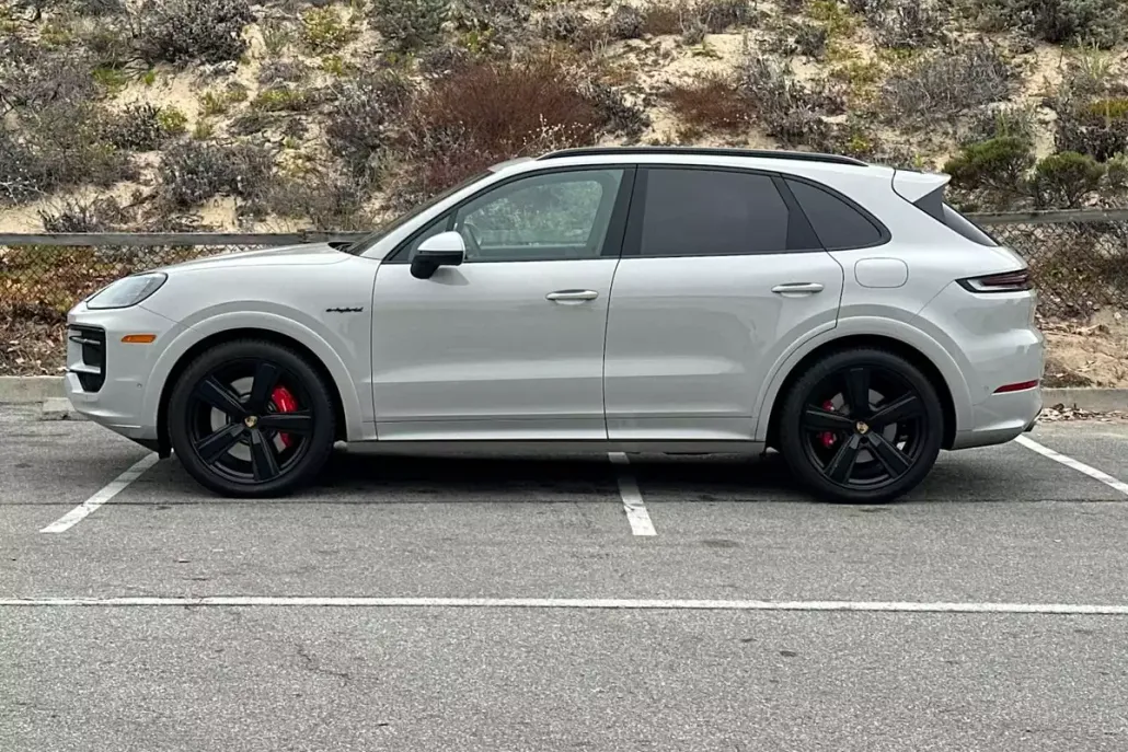 2025 Porsche Cayenne S E-Hybrid photo 1