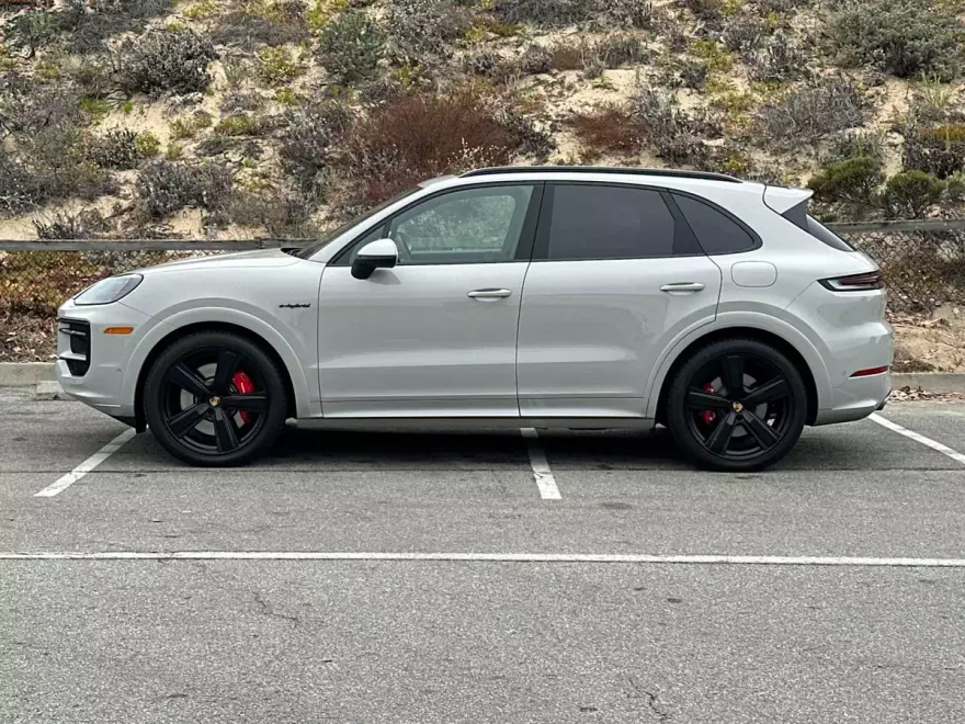 2025 Porsche Cayenne S E-Hybrid photo 1