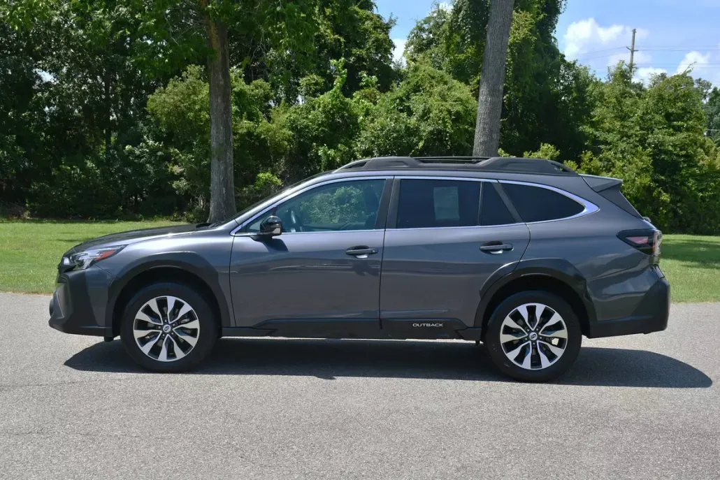2023 Subaru Outback Limited XT photo 1