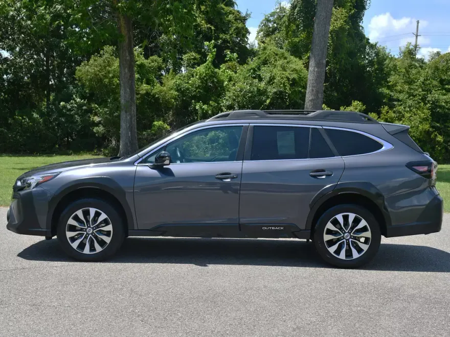 2023 Subaru Outback Limited XT photo 1