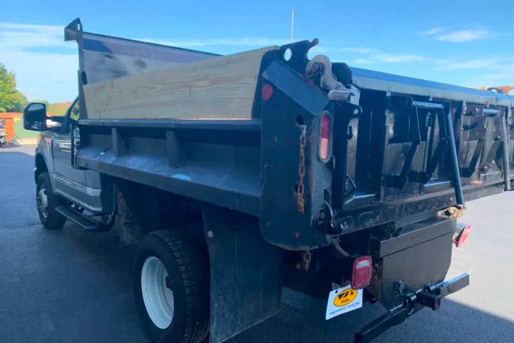 2022 Ford F-350 XL photo 1