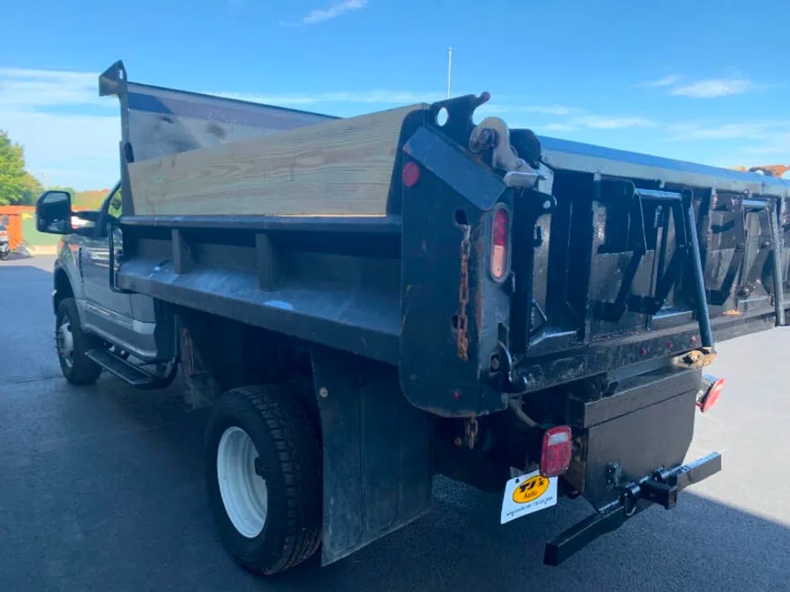 2022 Ford F-350 XL photo 1