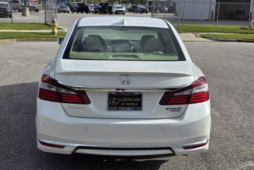 2017 Honda Accord Hybrid Touring photo 1