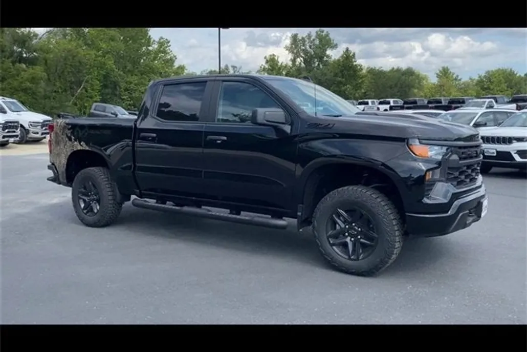 2025 Chevrolet Silverado 1500 Custom Trail Boss photo 1