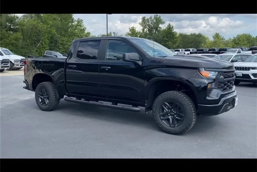 2025 Chevrolet Silverado 1500 Custom Trail Boss photo 1