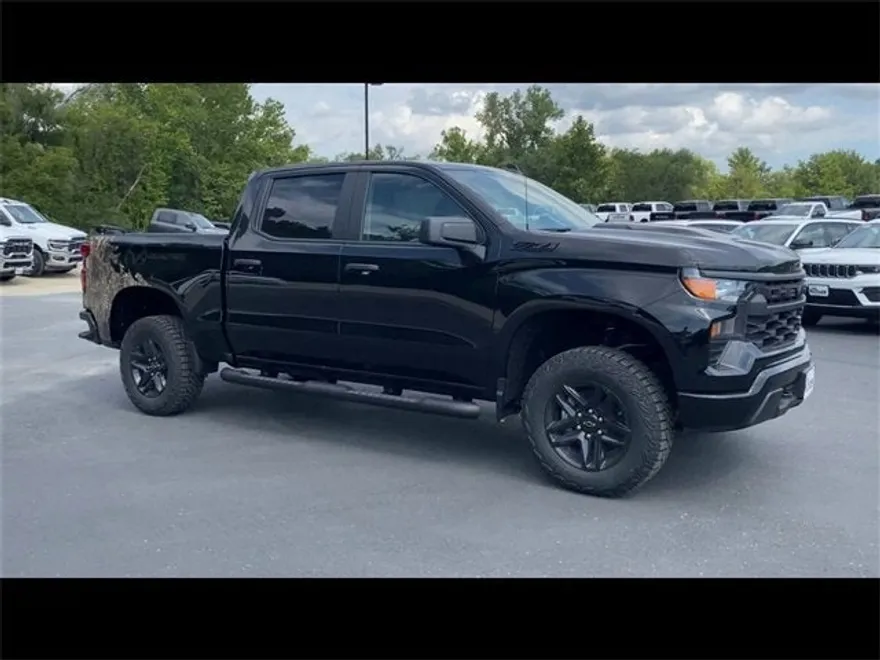 2025 Chevrolet Silverado 1500 Custom Trail Boss photo 1