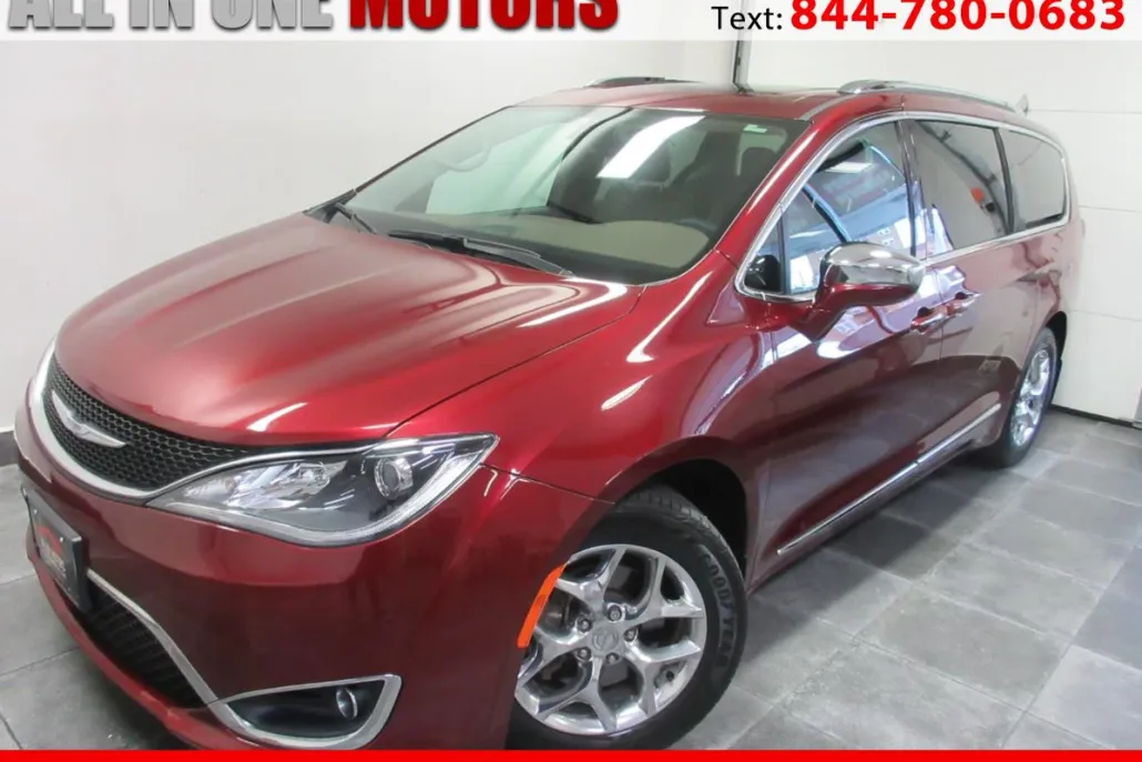 2017 Chrysler Pacifica Limited photo 1