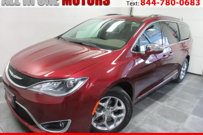 2017 Chrysler Pacifica Limited photo 1