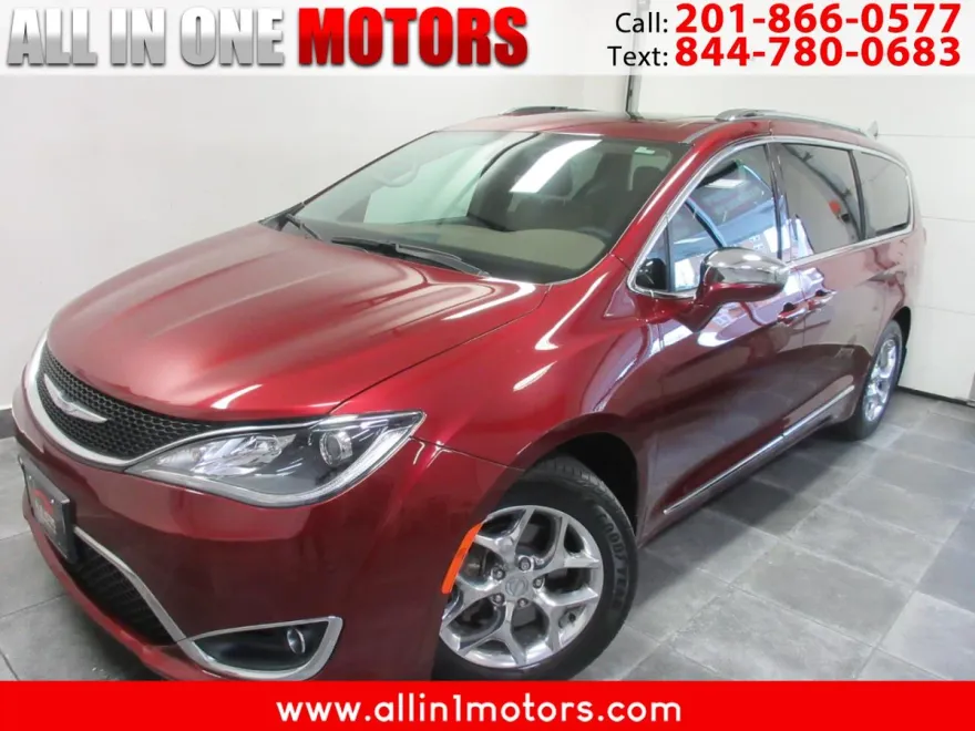 2017 Chrysler Pacifica Limited photo 1