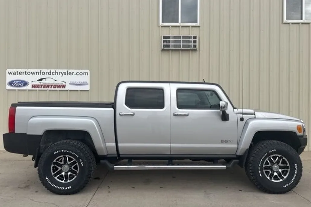 2010 Hummer H3T Alpha photo 1
