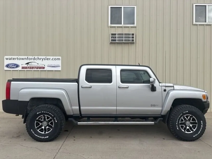 2010 Hummer H3T Alpha photo 1