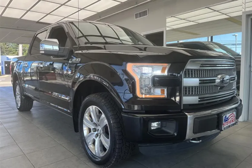 2016 Ford F-150 Platinum photo 1