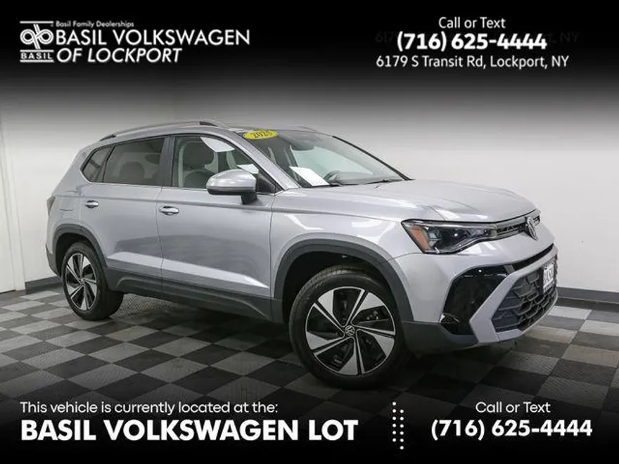 2025 Volkswagen Taos SE photo 1