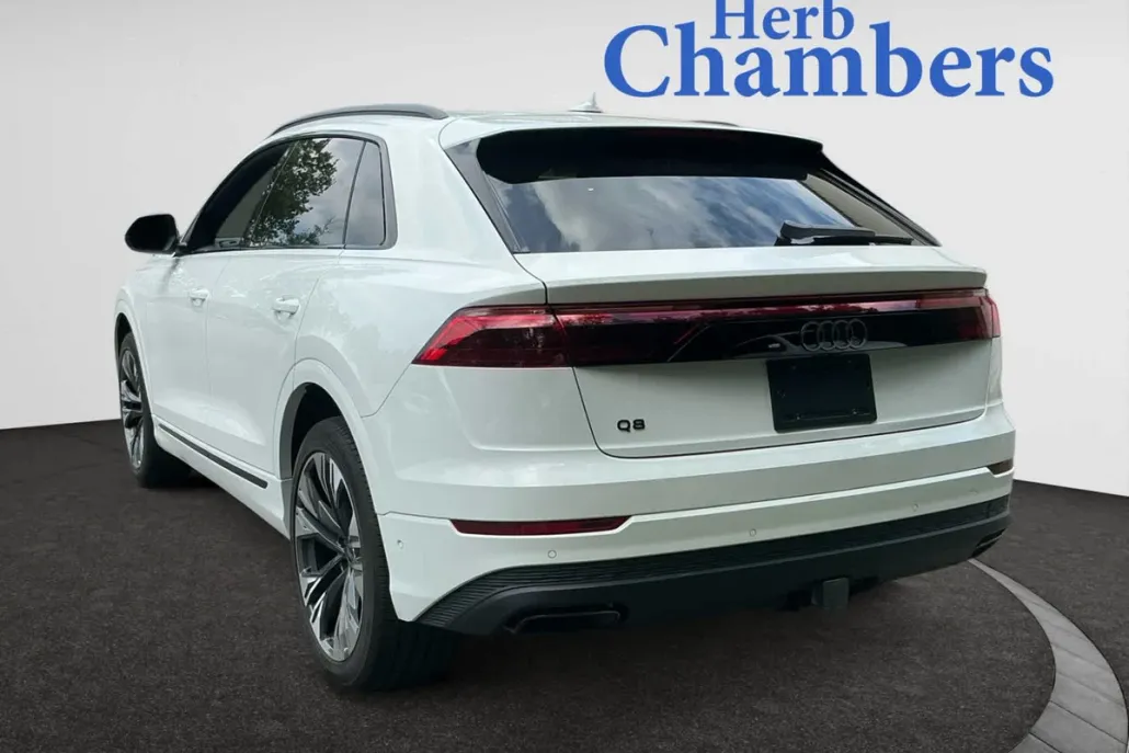 2024 Audi Q8 Premium photo 1