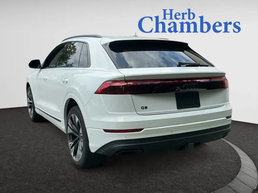 2024 Audi Q8 Premium photo 1