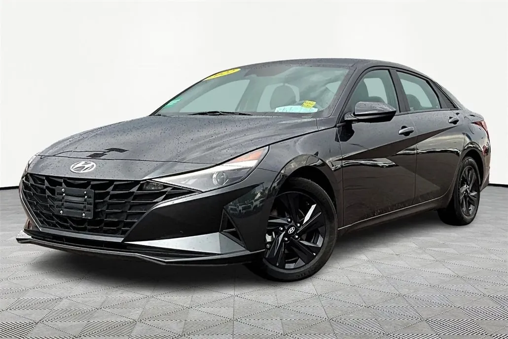 2022 Hyundai Elantra SEL photo 1