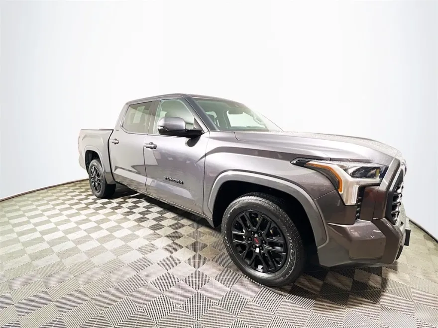 2022 Toyota Tundra SR5 photo 1