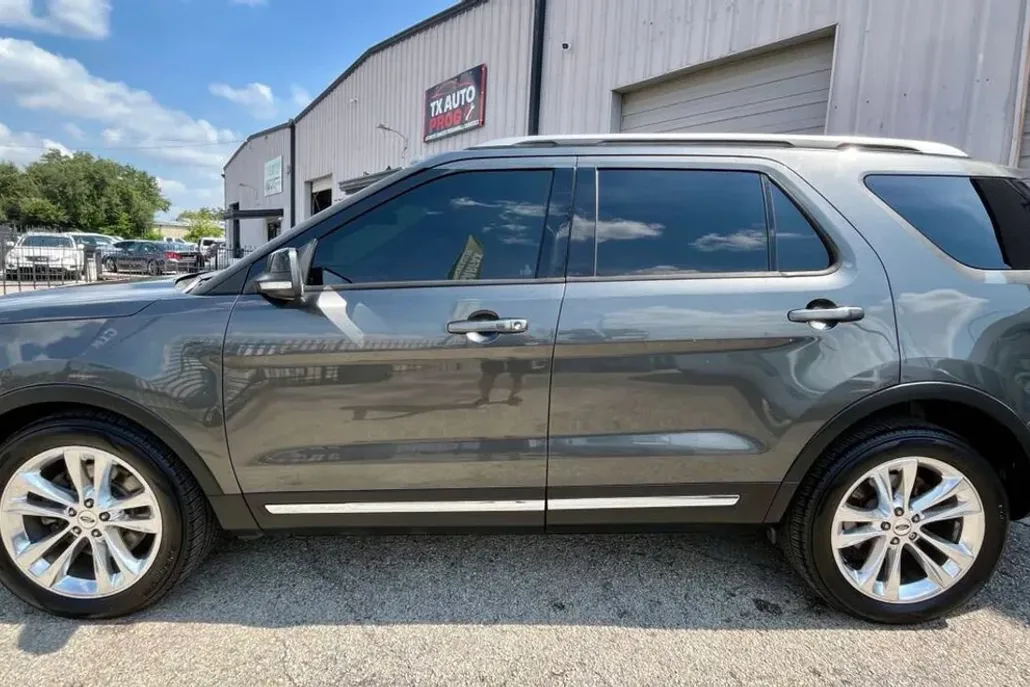 2018 Ford Explorer XLT Sport photo 1