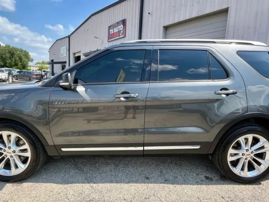 2018 Ford Explorer XLT Sport photo 1