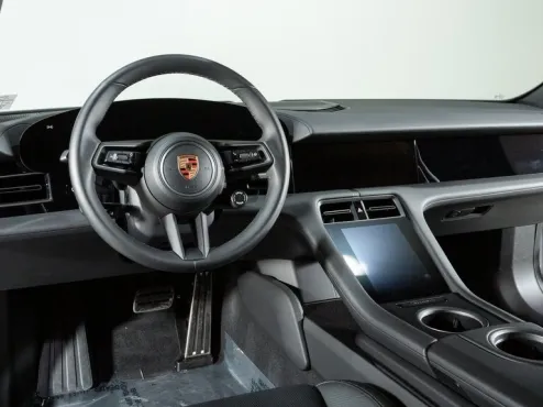2025 Porsche Taycan photo 4