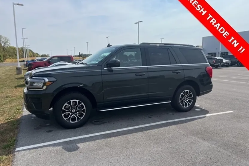 2022 Ford Expedition XLT photo 1