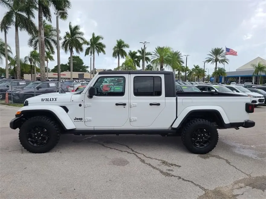 2023 Jeep Gladiator Willys photo 1