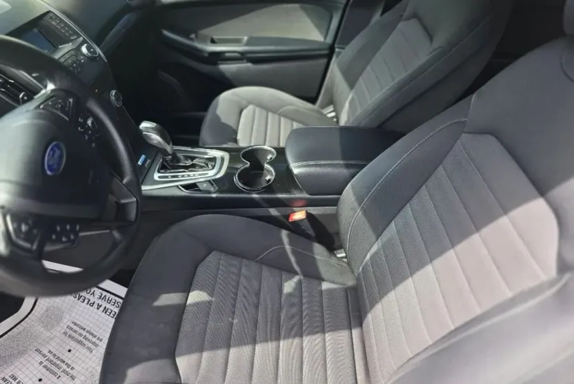 2015 Ford Edge SE Sport photo 1