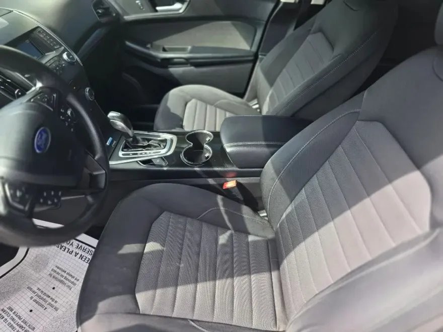 2015 Ford Edge SE Sport photo 1