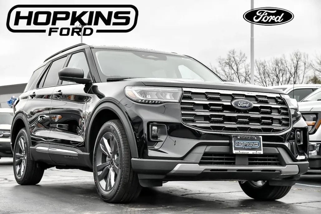 2025 Ford Explorer photo 1