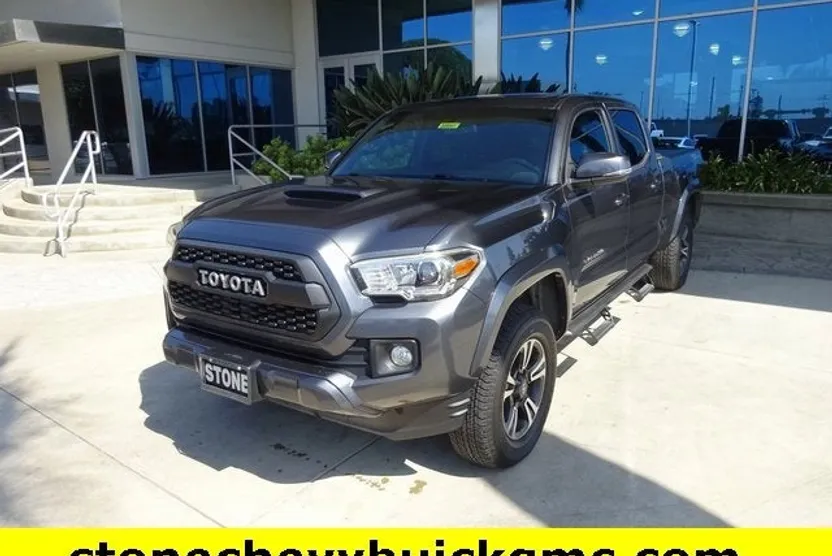 2017 Toyota Tacoma SR5 photo 1