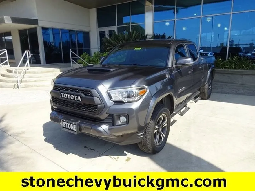 2017 Toyota Tacoma SR5 photo 1