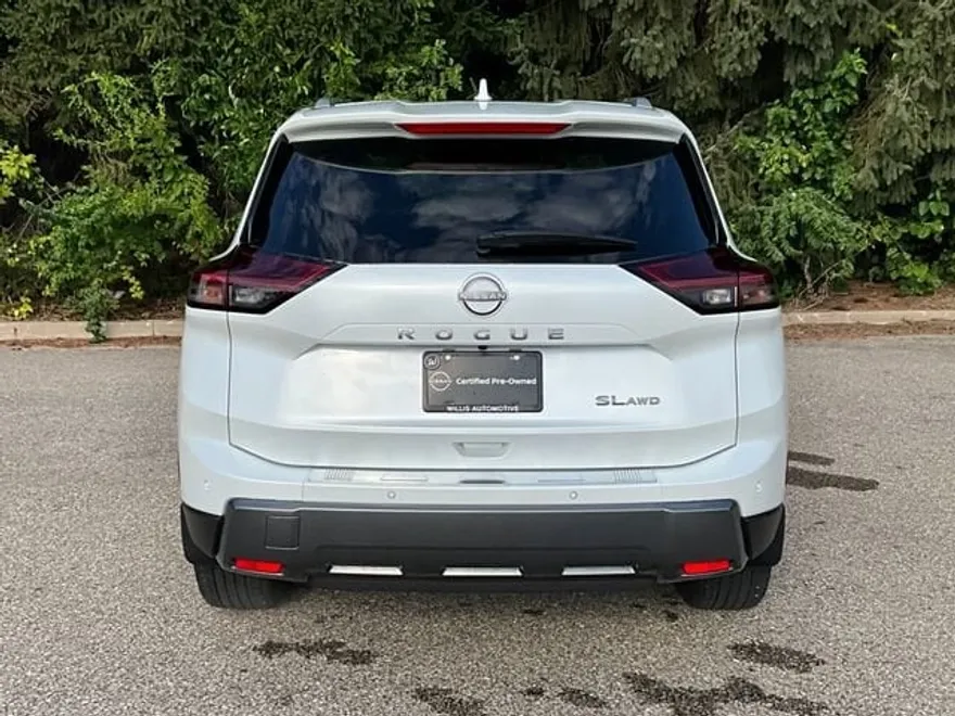 2024 Nissan Rogue SL photo 1