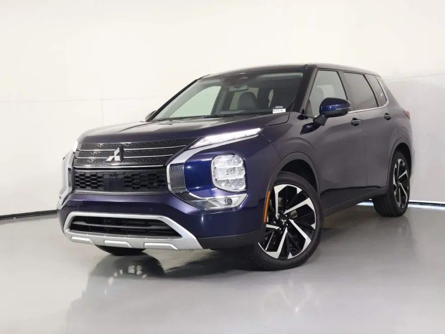 2024 Mitsubishi Outlander SE photo 1
