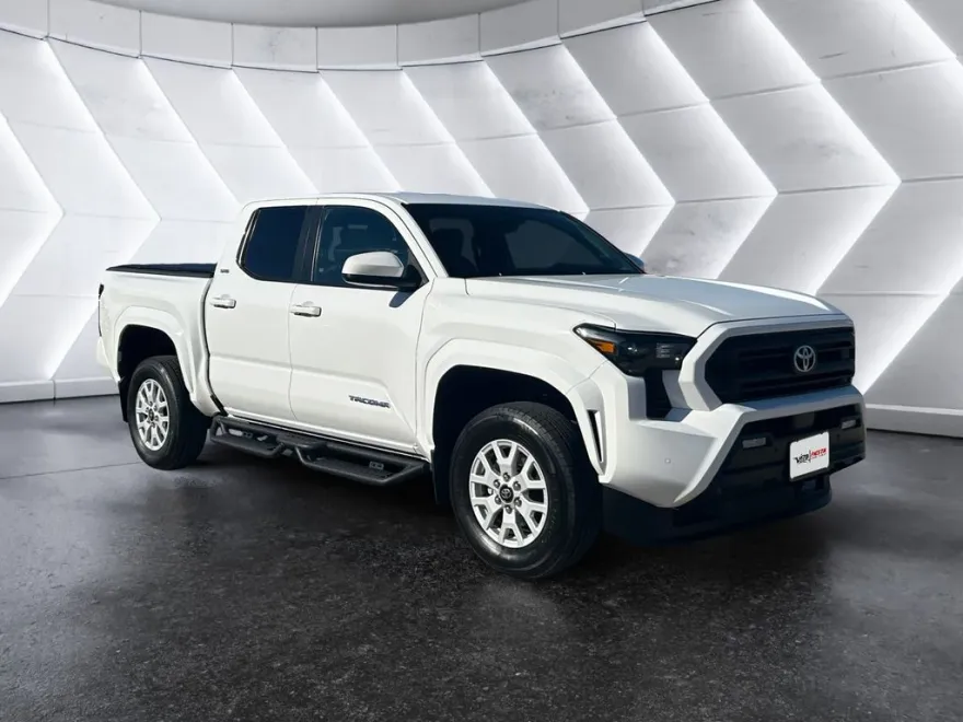 2024 Toyota Tacoma SR5 photo 1