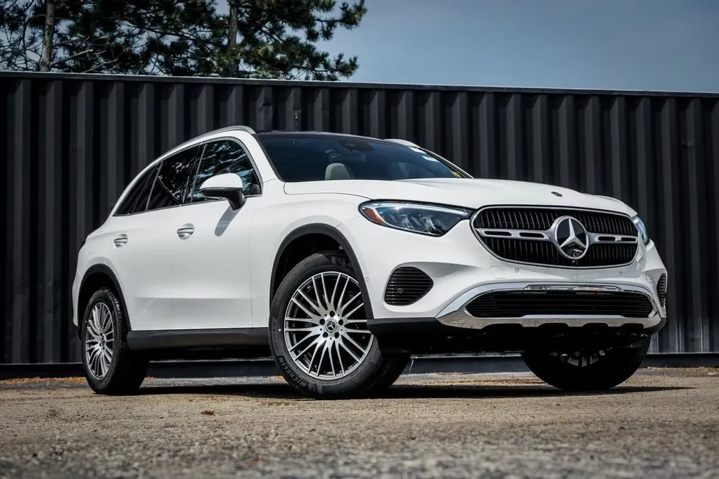 2025 Mercedes Benz GLC 300 4MATIC photo 1