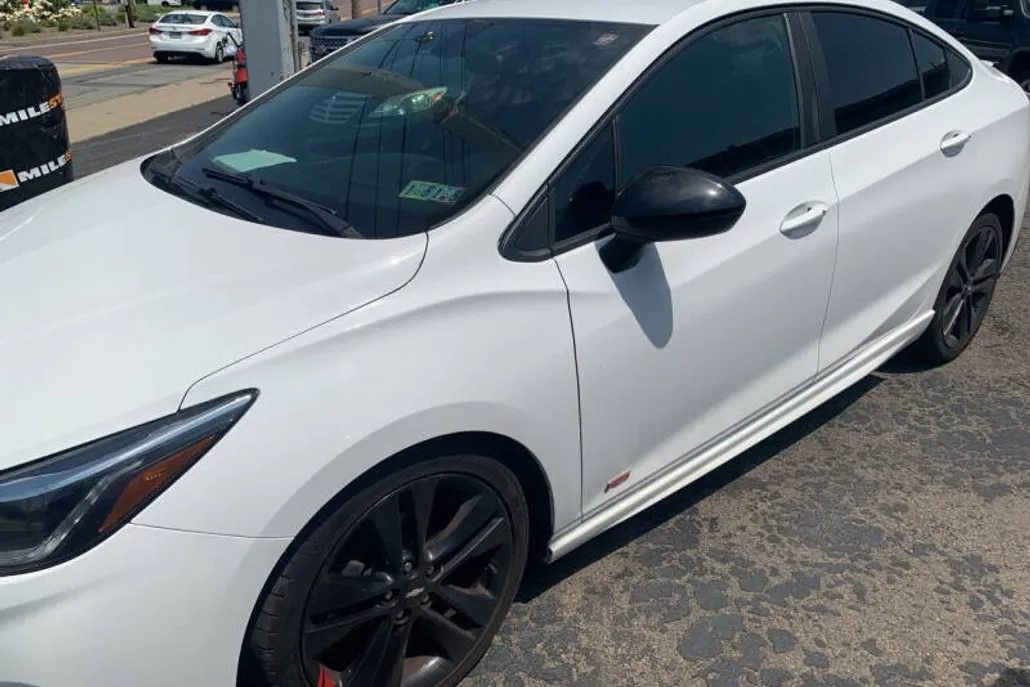 2018 Chevrolet Cruze LT photo 1